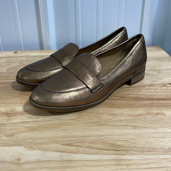 Other - Clarks Trish Willow Metallic Size 8.5